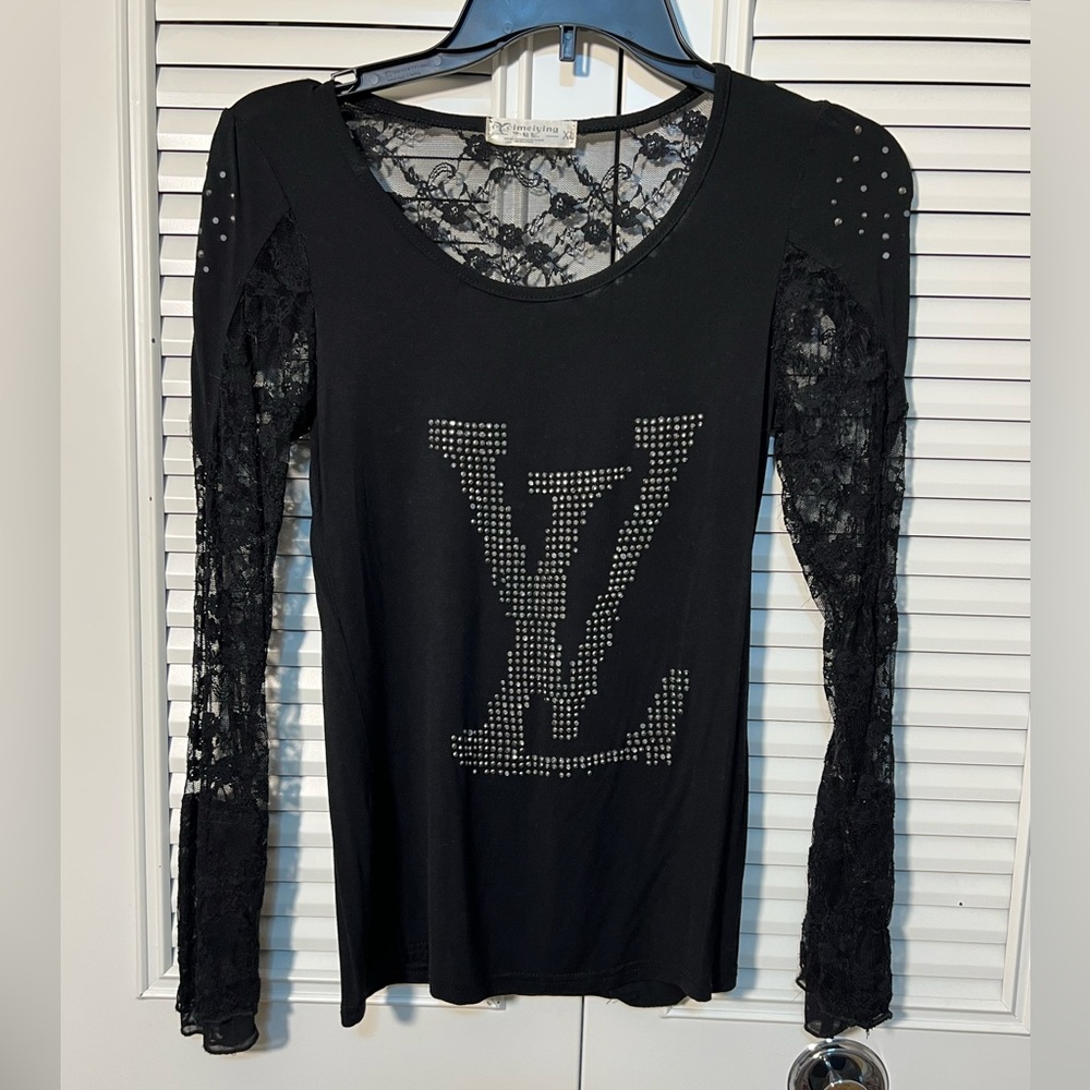 Long sleeve black stylish top